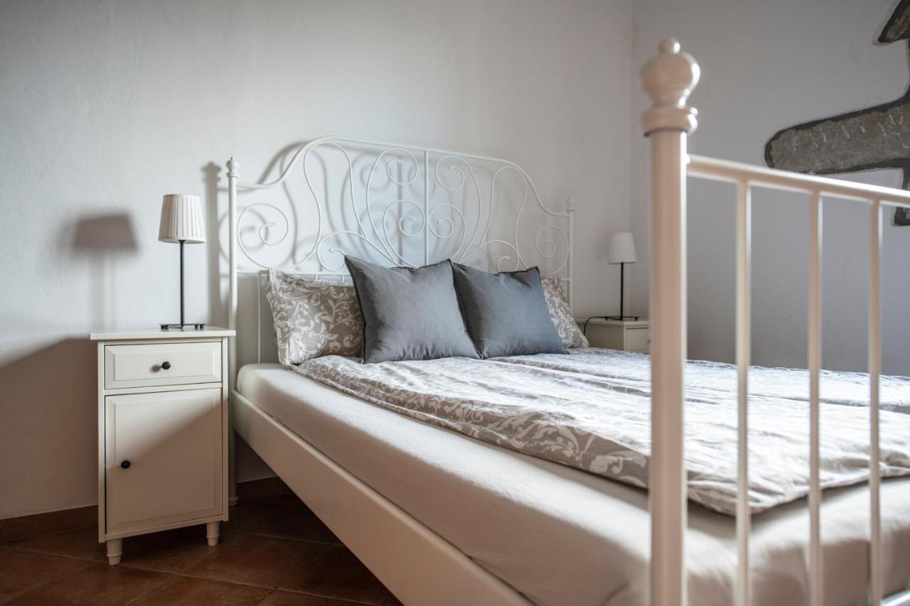Old Town Studio And Apartment เวอร์ซาร์ ภายนอก รูปภาพ