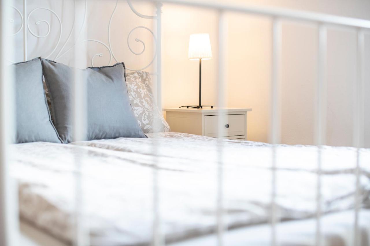 Old Town Studio And Apartment เวอร์ซาร์ ภายนอก รูปภาพ